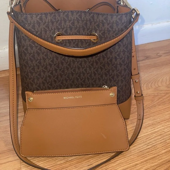 Michael Kors Signature Bucket Bag - Picture 7 of 7